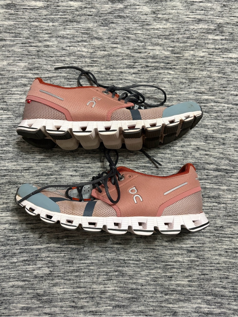 On Cloud Running Shoes Ladies 7